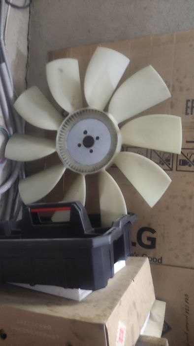 Вентилятор охлаждения двигателя