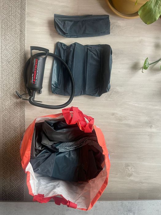 Saltea gonflabila de camping (de 2 persoane) + perne + pompa