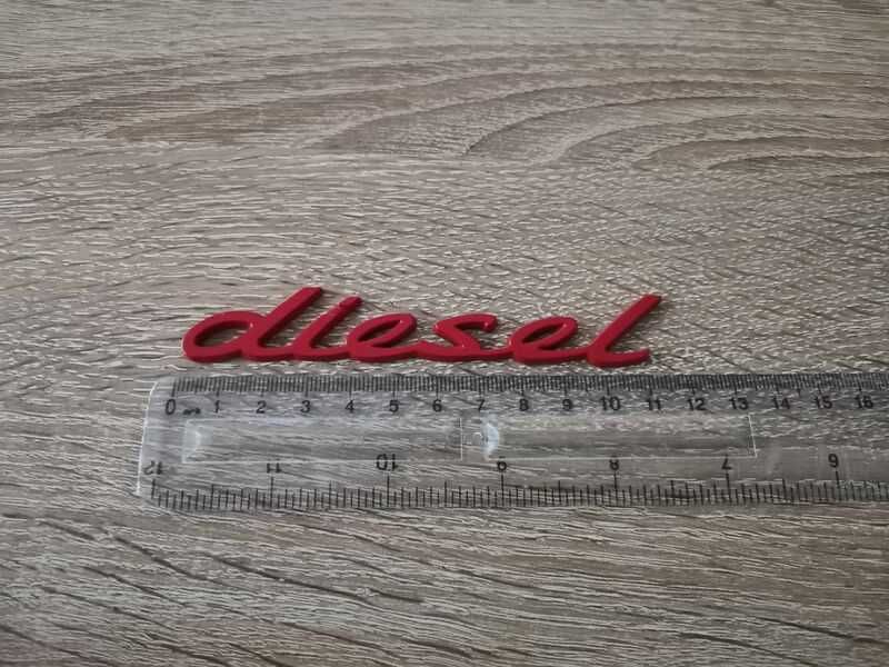 червена емблема Porsche Diesel