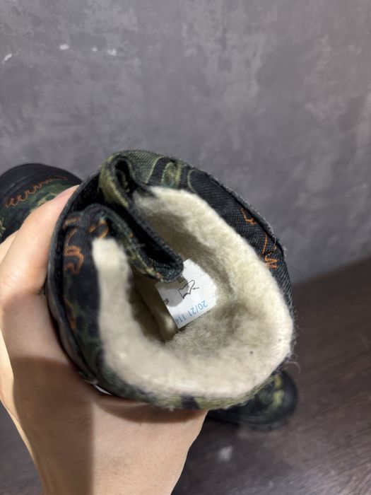 Продам детские ботинки