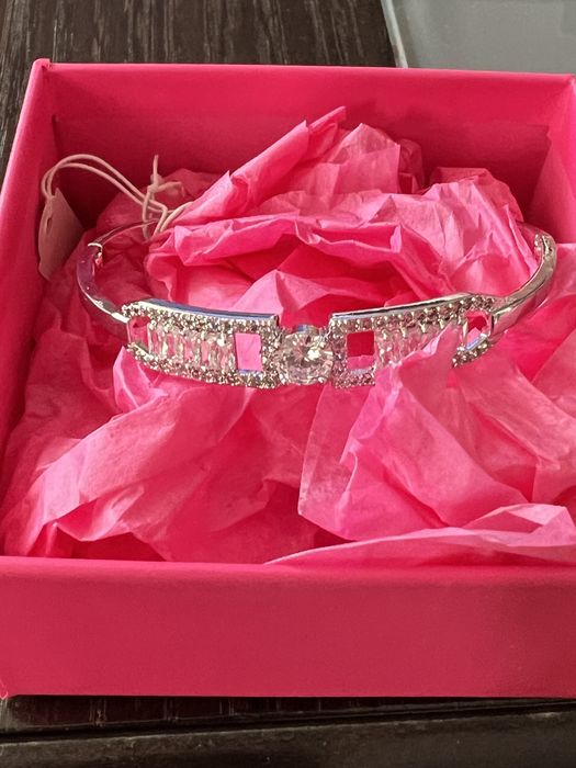 Сребърна гривна твърда