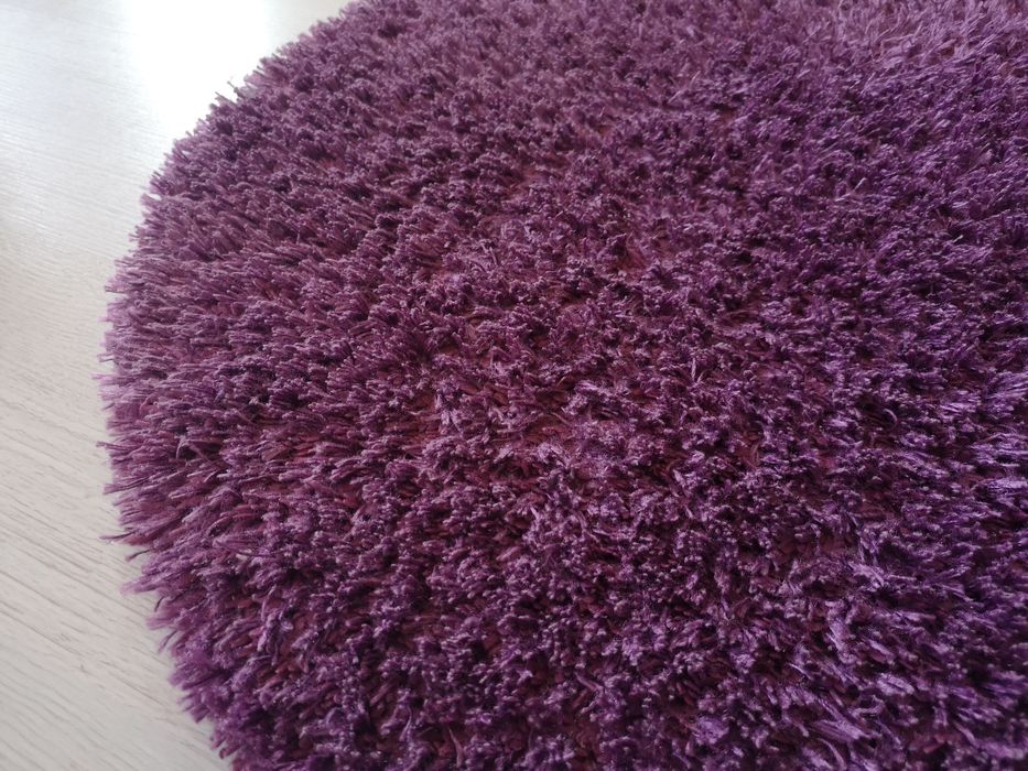 Кръгъл лилав килим