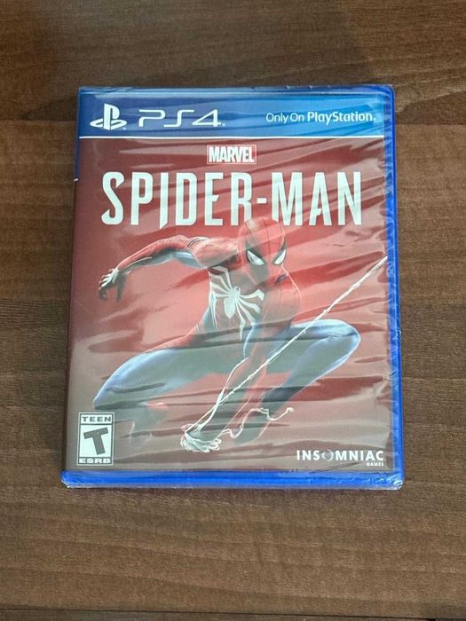 PS4 Slim 1TB + 2 controllere + Spider-Man – 700 lei negociabil