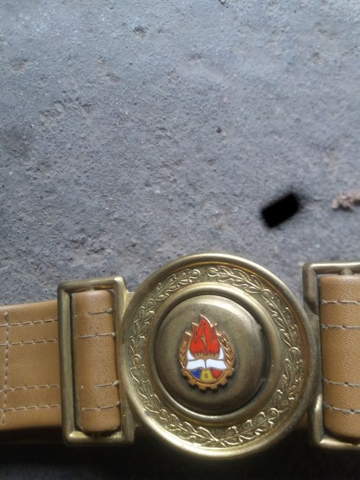 Vand bancnote vechi de colecție..o curea de pionier SI CASCHETA MINER