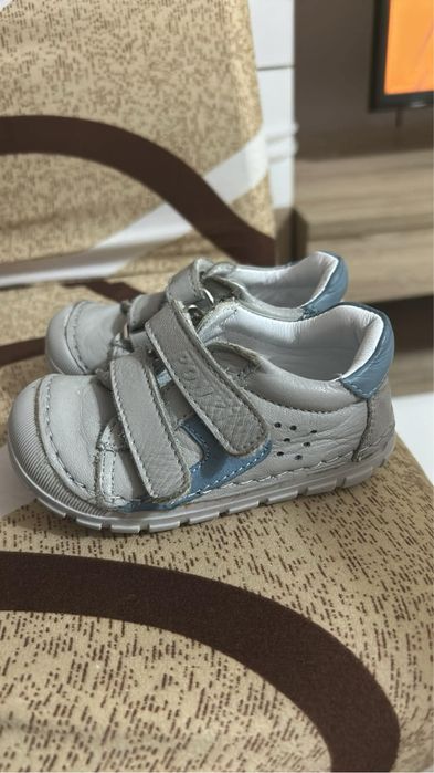 Обувки за прохождане  19номер 20лв