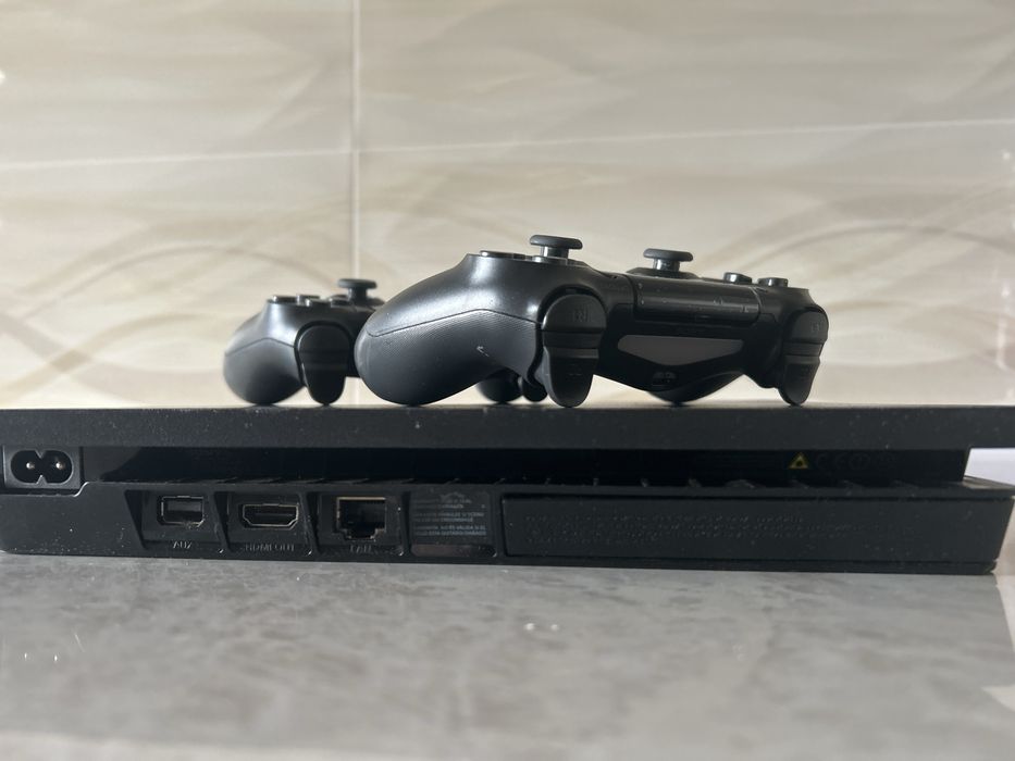 Play station 4 slim