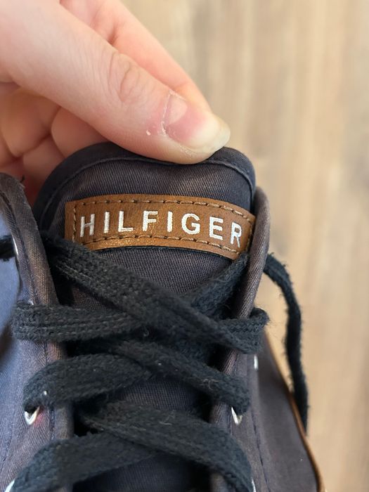 Tommy Hilfiger момчешки тъмносини кецове 40 номер