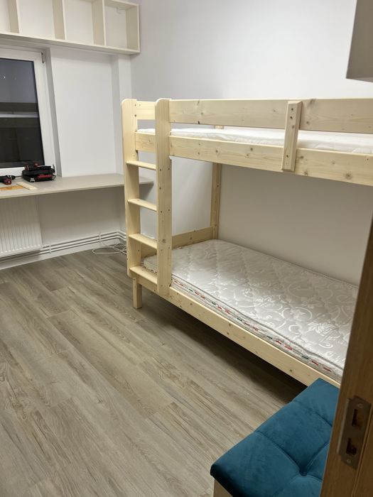 Pat supraetajat ca nou, lemn masiv