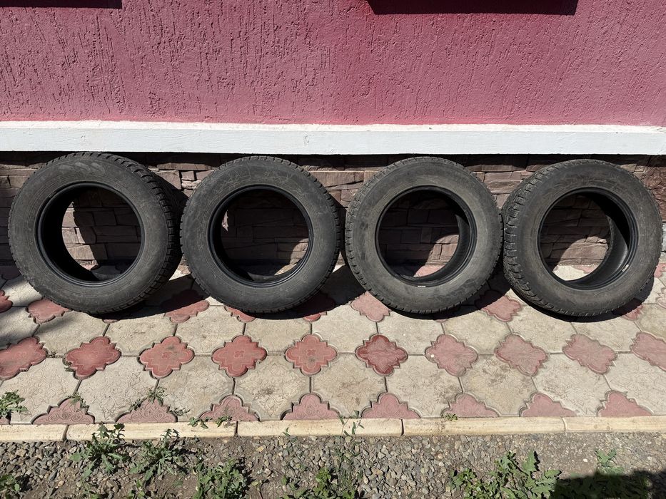 Шины Nokian шипованные R16
