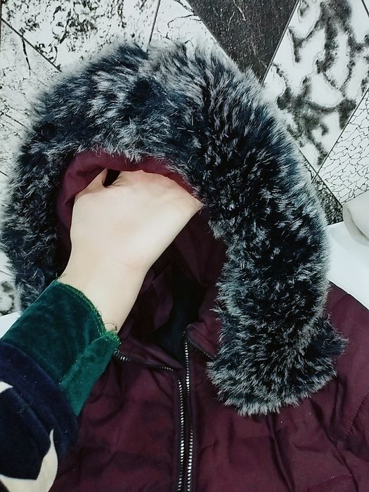 Zimniy brendiviy rangdagi kurtka