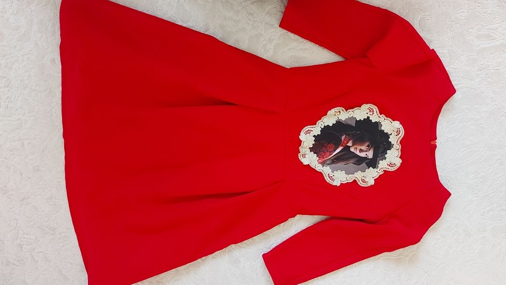 Дамска рокля в червен цвят