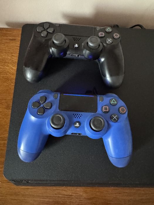 Vand PS4 +2 manete