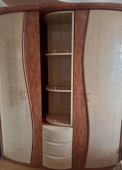 Продам спальный гарнитур