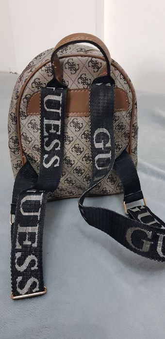 Vind rucsac damă Guess nou.
