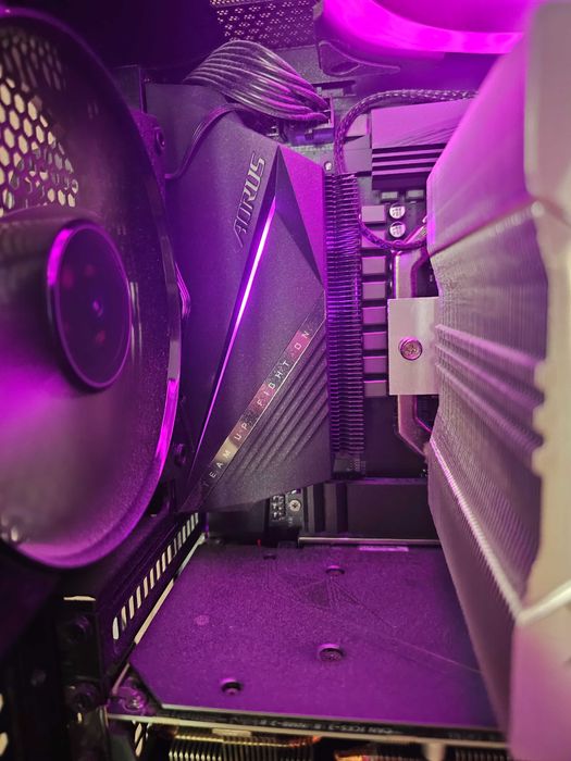 Гейминг Компютър + Монитор - RTX 3070, Ryzen 5 5600X, 750W