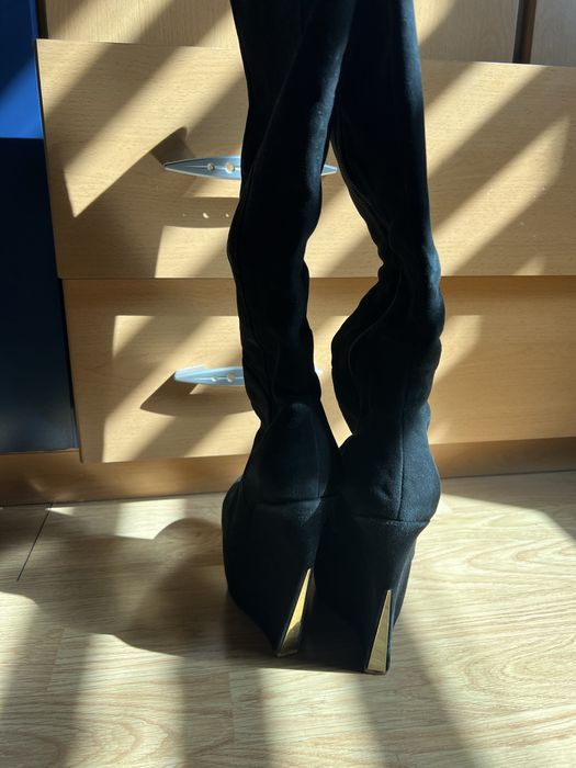 Зимни боти на платформа