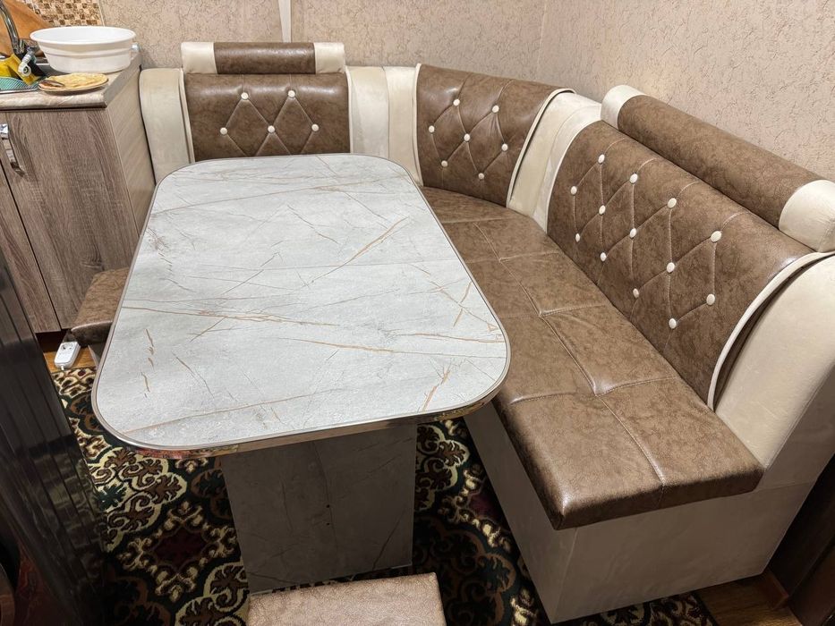 Скитки угалок+стол+пуфиг