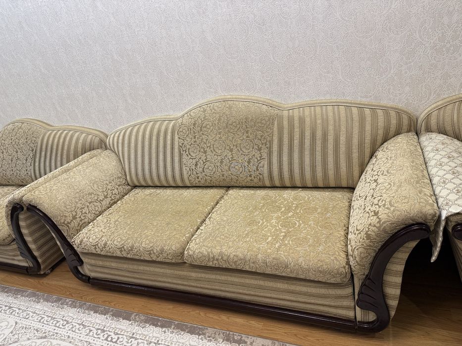 Продается комплект диванов