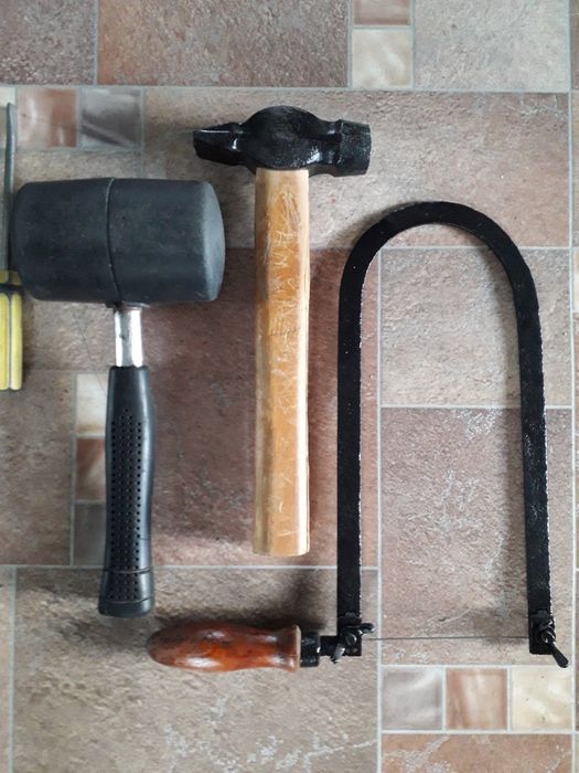 Набор инструментов, молотки, струбцины