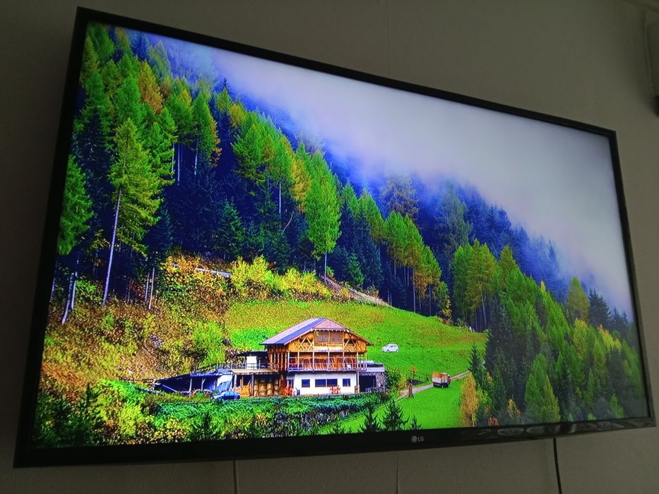 LG-82см.Smart WIFI T2