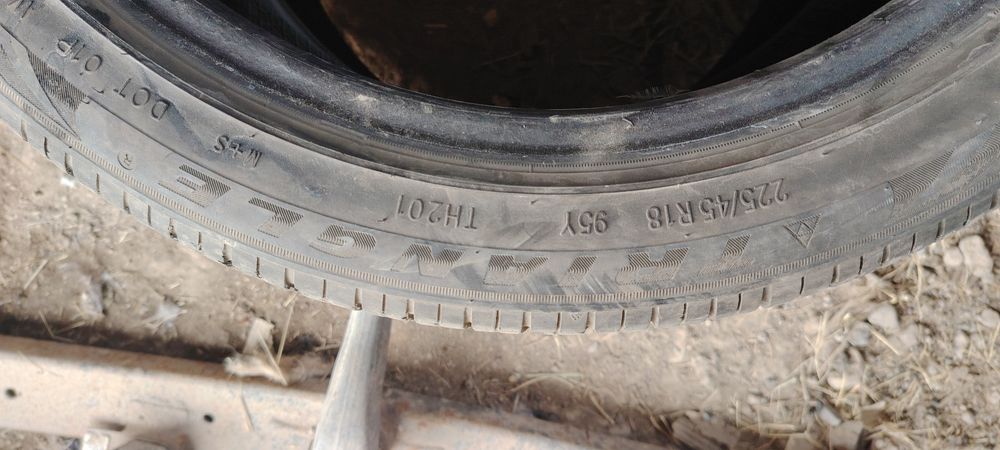 Шина летний 225/45/18