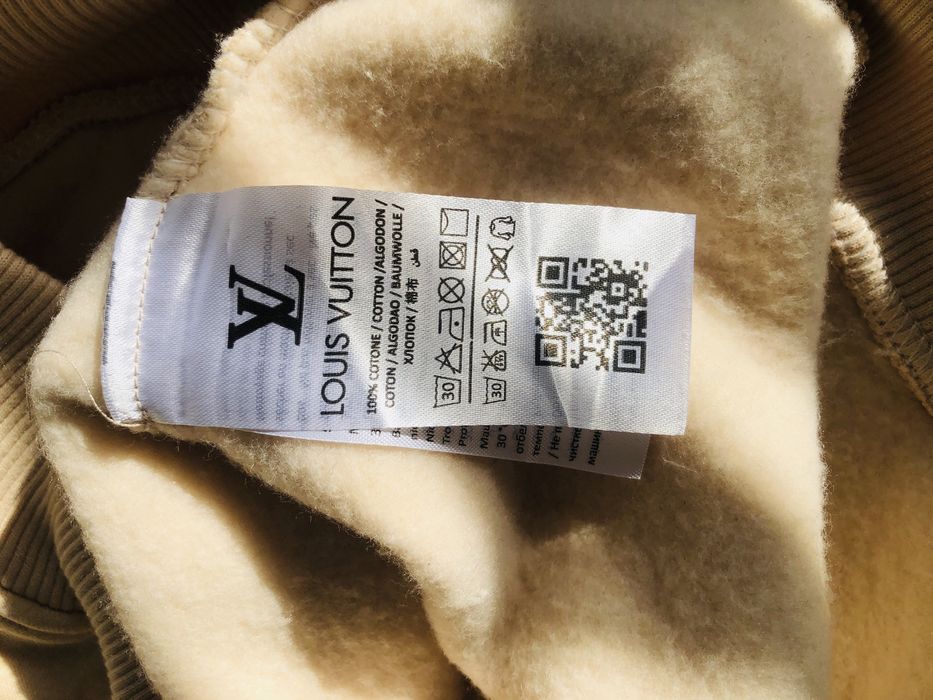 суичър Louis Vuitton.