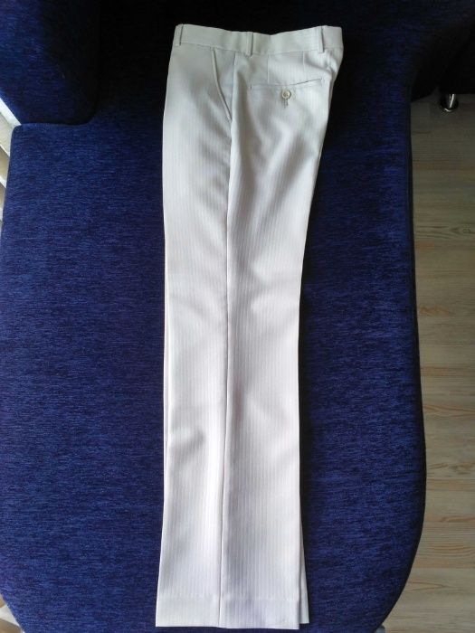 Стилен мъжки костюм