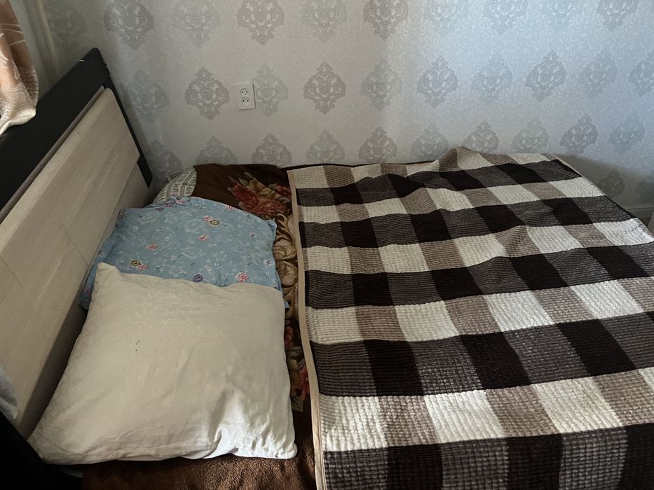 Спалный кровать.