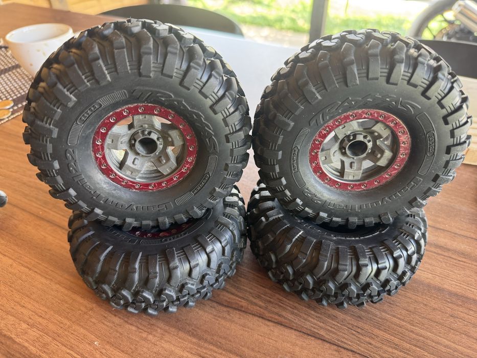 Гуми за катерач 1:10