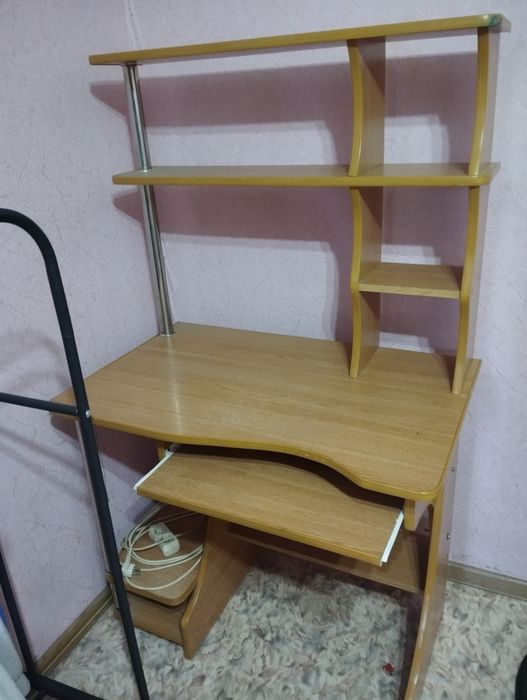Продам школьный стол