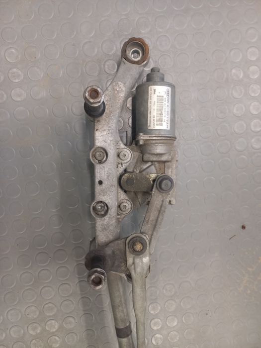 Моторче чистачки Audi Q7