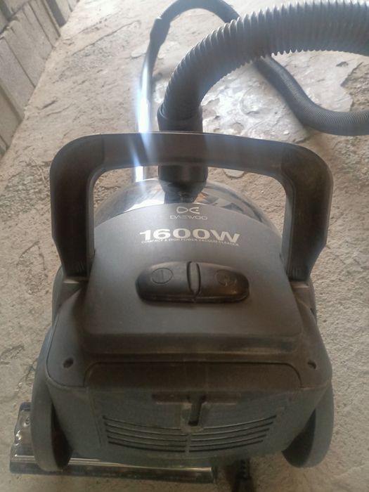 Продам Пылесос DAEWOO 1600w