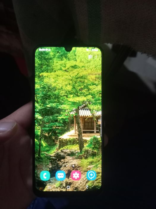 Samsung A50 xolati zur karobkasi zaryadchik hammasi bor.