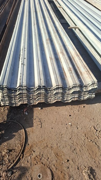 Profnastil sotiladi, holati ideal.