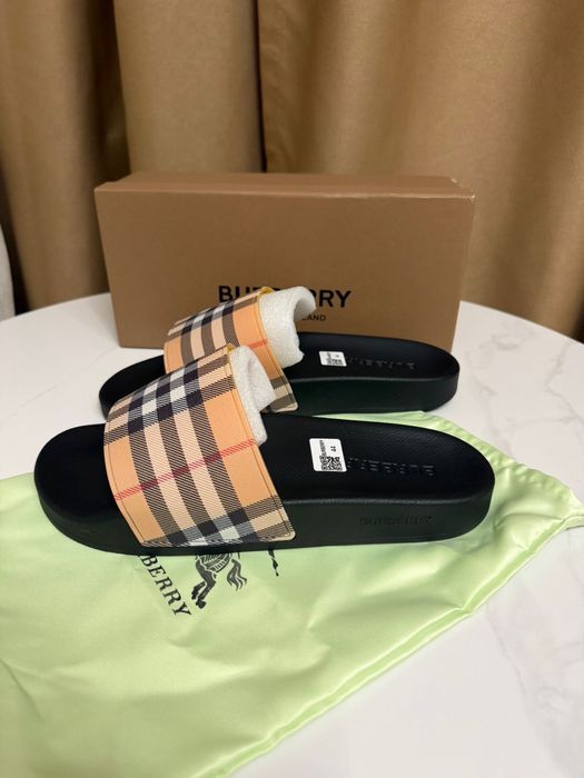 Papuci Burberry