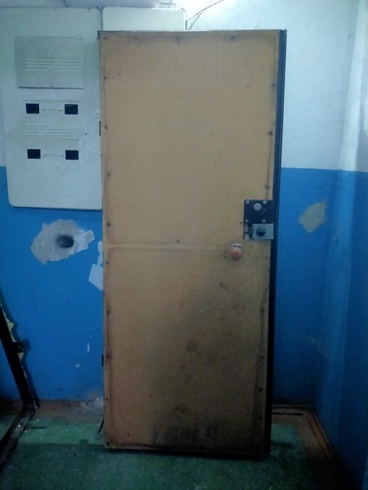 Продам входной дверь