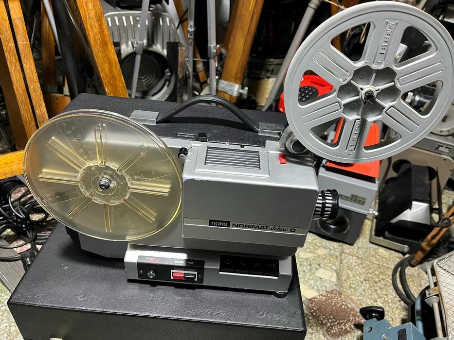Aparat de proiectie filme pe 8 mm Noris  , film, filmat, filmare