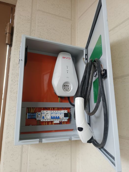 Установка зарядное устройство Электромобилей
