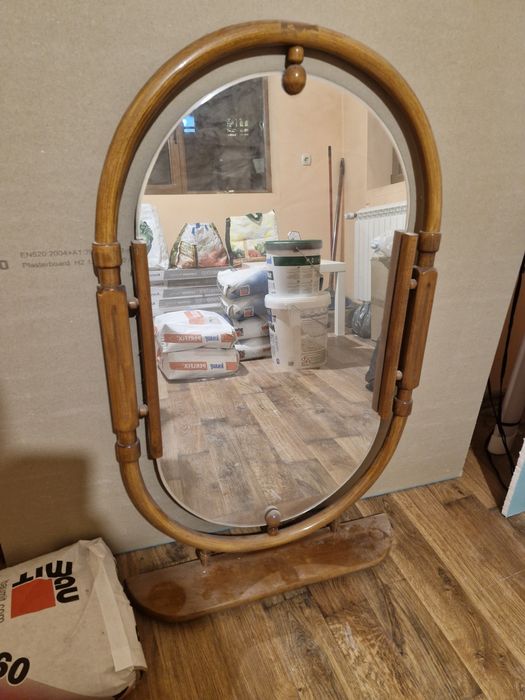 Старинно дървено огледало винтидж