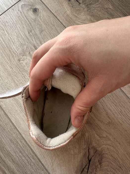 Продам детскую обувь