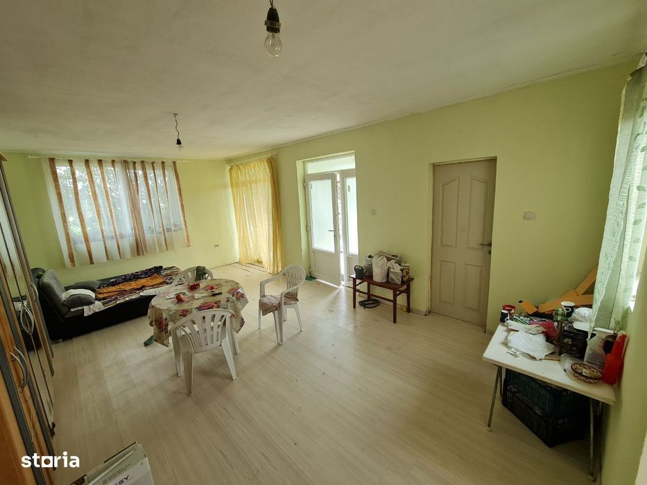 Vand casa cu o camera Vladimirescu Cartierul Florilor.