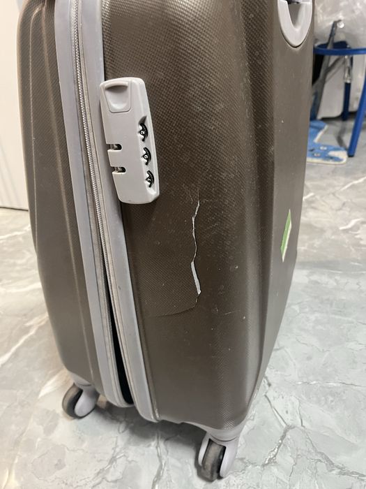 Продам Чемодан б/у