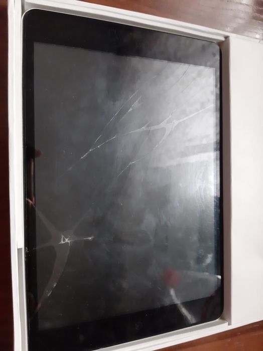 Планшет на запчасти 5000 тенге