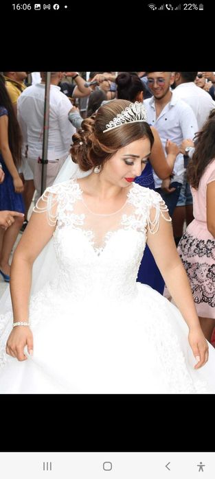 Vand rochiie de mireasa model unicat pret original 2.600 de euro