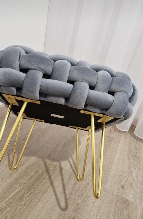 Taburet scaun tapitat foarte drăguț