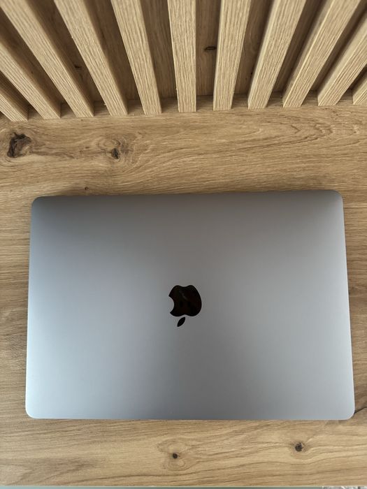 MacBook Air M1 13” 2020 Silver / 256GB / 8GB / stare excelentă