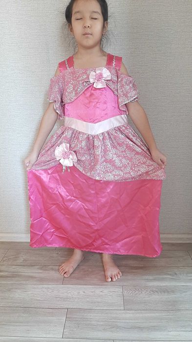 Платья праздничные 140