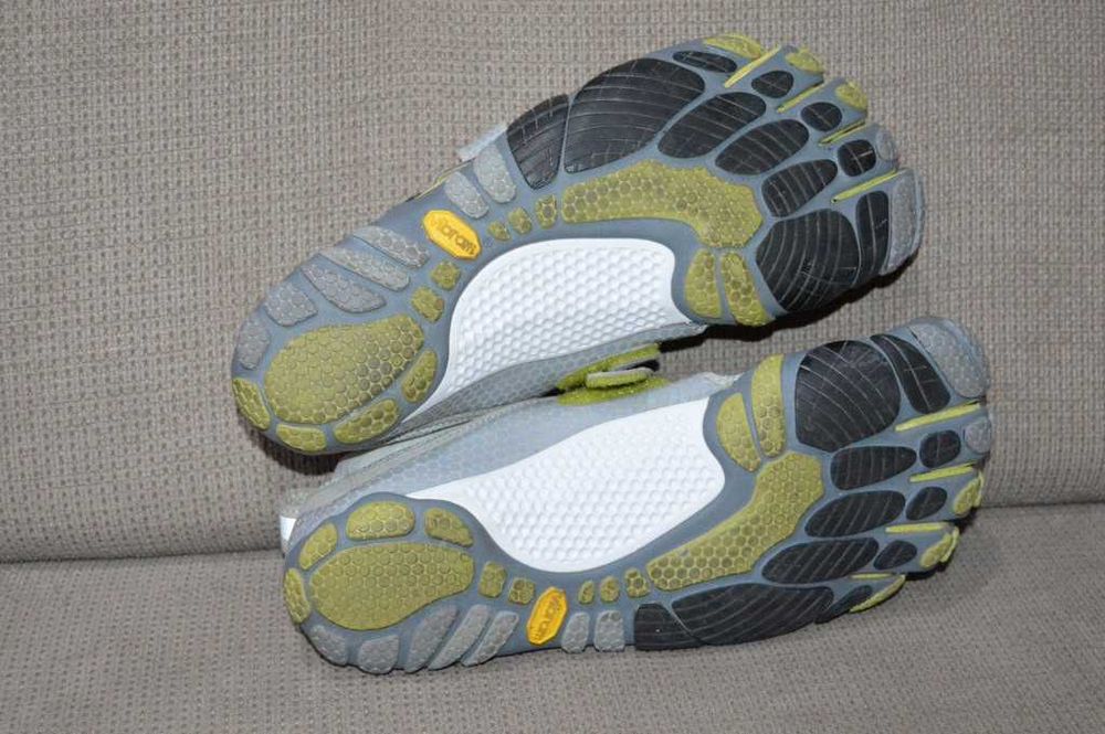 Adidași Barefoot Vibram FiveFingers Bikila Mărimea M41 (EU 41)
