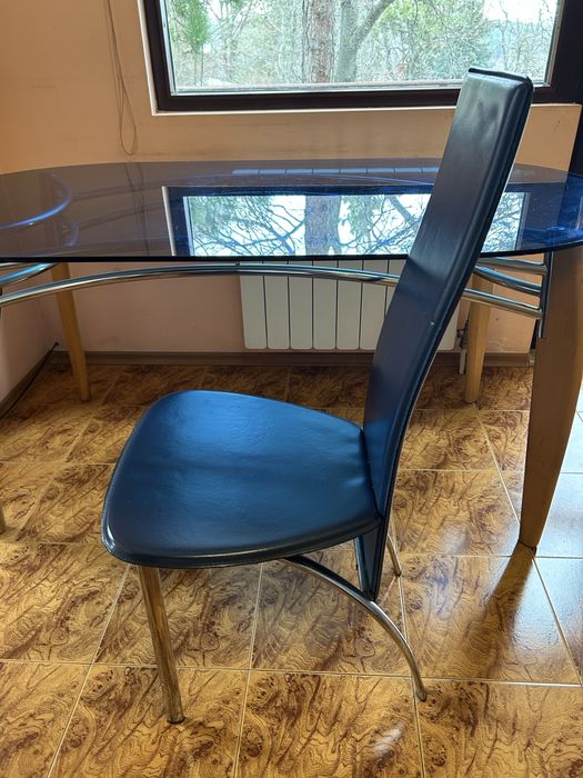 Трапезарна стъклена маса с 6 стола, включени в цената