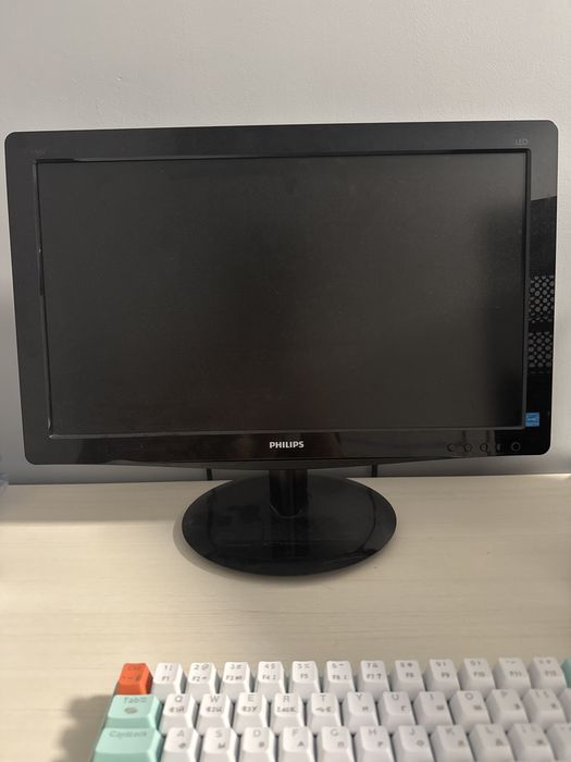 Продам монитор 1366 x 768 60 Гц